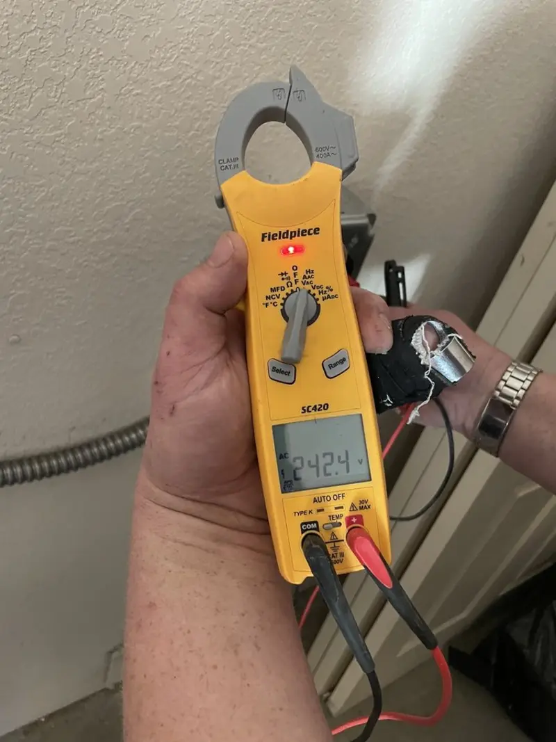Voltage testing with clamp meter during Generator Installation in El Centro